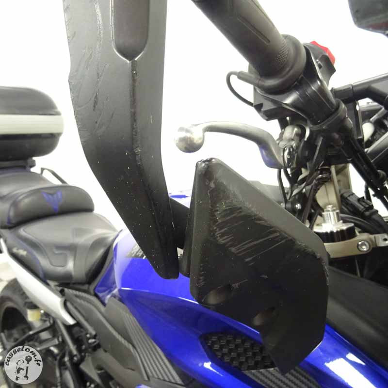 YAMAHA MT-09 TRA 847 2017 accidentée - La Casse de l Oncle Tom