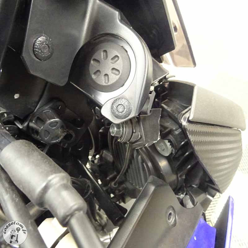 YAMAHA MT-09 TRA 847 2017 accidentée - La Casse de l Oncle Tom