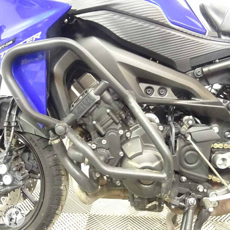YAMAHA MT-09 TRA 847 2017 accidentée - La Casse de l Oncle Tom
