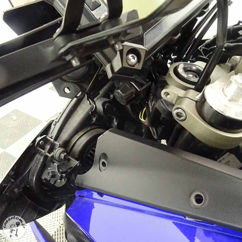 YAMAHA MT-09 TRA 847 2017 accidentée - La Casse de l Oncle Tom