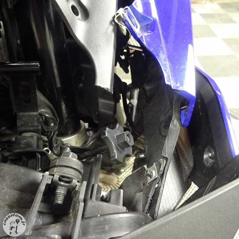YAMAHA MT-09 TRA 847 2017 accidentée - La Casse de l Oncle Tom