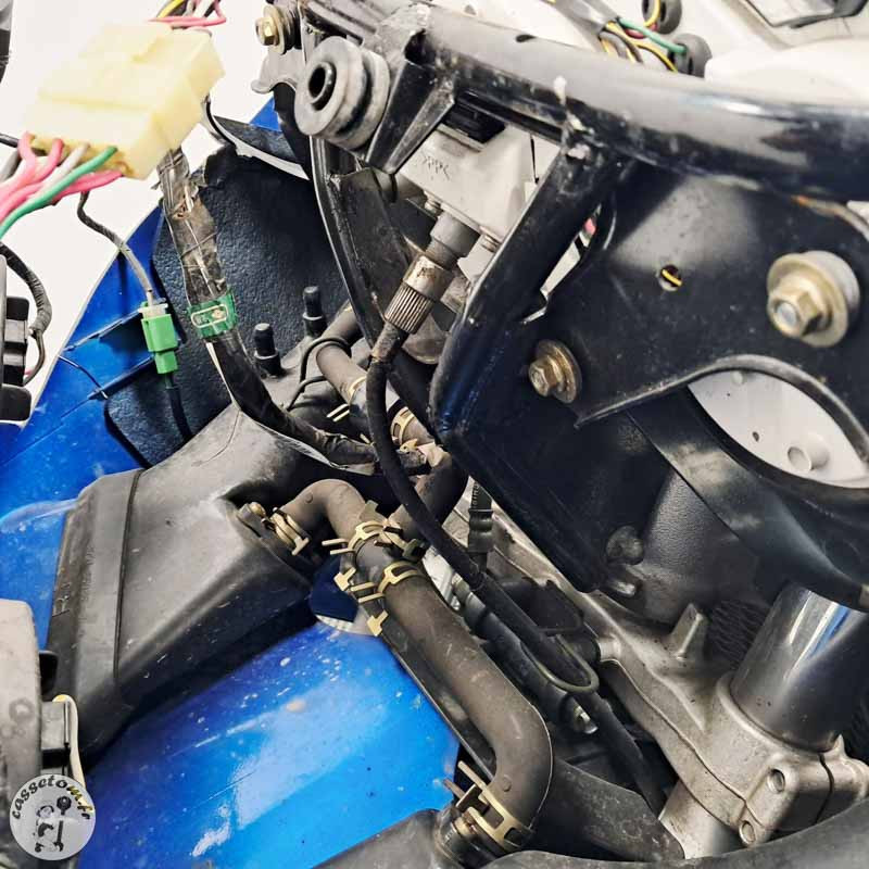 KAWASAKI ZZR1200 1165 2002 accidentée - La Casse de l Oncle Tom