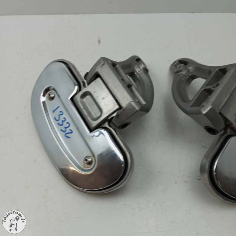Reposes pieds arrière avec platines  Kawasaki  1600 VN 2007 - Cassetom - Nos pieces motos
