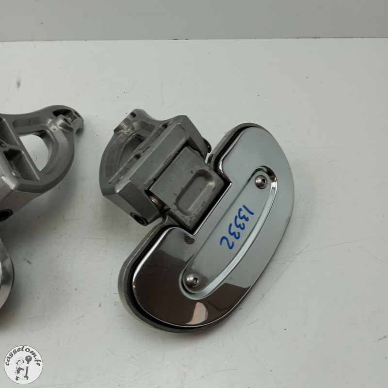 Reposes pieds arrière avec platines  Kawasaki  1600 VN 2007 - Cassetom - Nos pieces motos