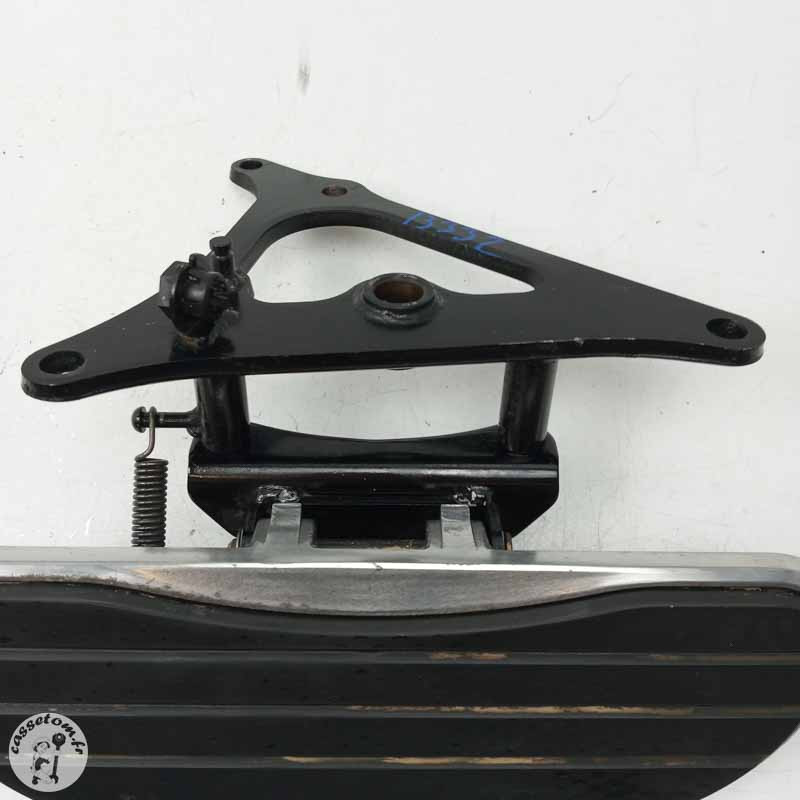 Repose pied avant droit  Kawasaki  1600 VN 2007 - Cassetom - Nos pieces motos