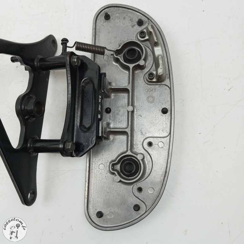 Repose pied avant droit  Kawasaki  1600 VN 2007 - Cassetom - Nos pieces motos