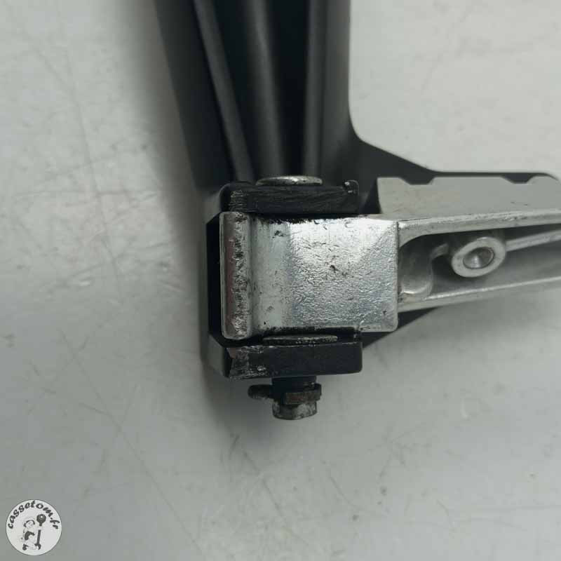 Platine arrière gauche + repose pied  Yamaha  800 FZ8 2014 - Cassetom - Nos pieces motos