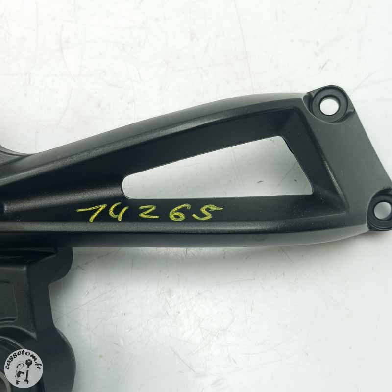 Platine repose pied arrière droite  Yamaha  800 FZ8 2014 - Cassetom - Nos pieces motos