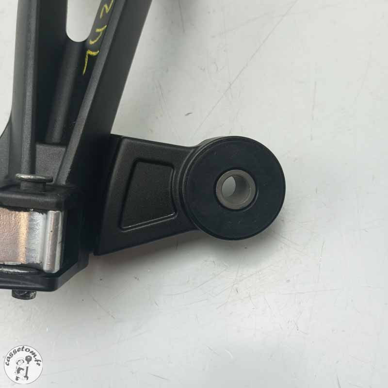 Platine repose pied arrière droite  Yamaha  800 FZ8 2014 - Cassetom - Nos pieces motos