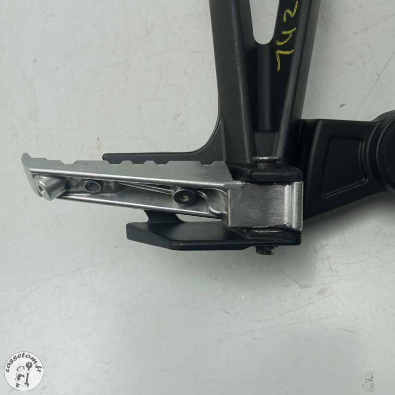 Platine repose pied arrière droite  Yamaha  800 FZ8 2014 - Cassetom - Nos pieces motos