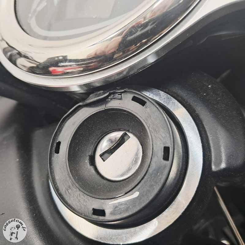 TRIUMPH BONN.T100 900 2023 accidentée - La Casse de l Oncle Tom