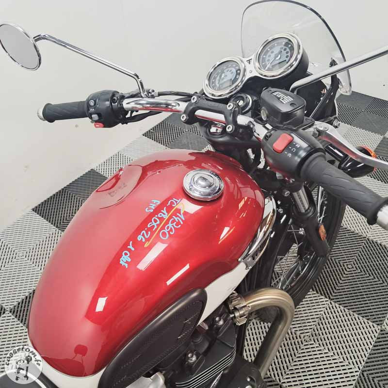 TRIUMPH BONN.T100 900 2023 accidentée - La Casse de l Oncle Tom