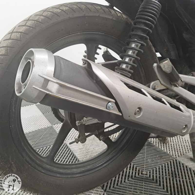 YAMAHA YBR125 124 2010 accidentée - La Casse de l Oncle Tom