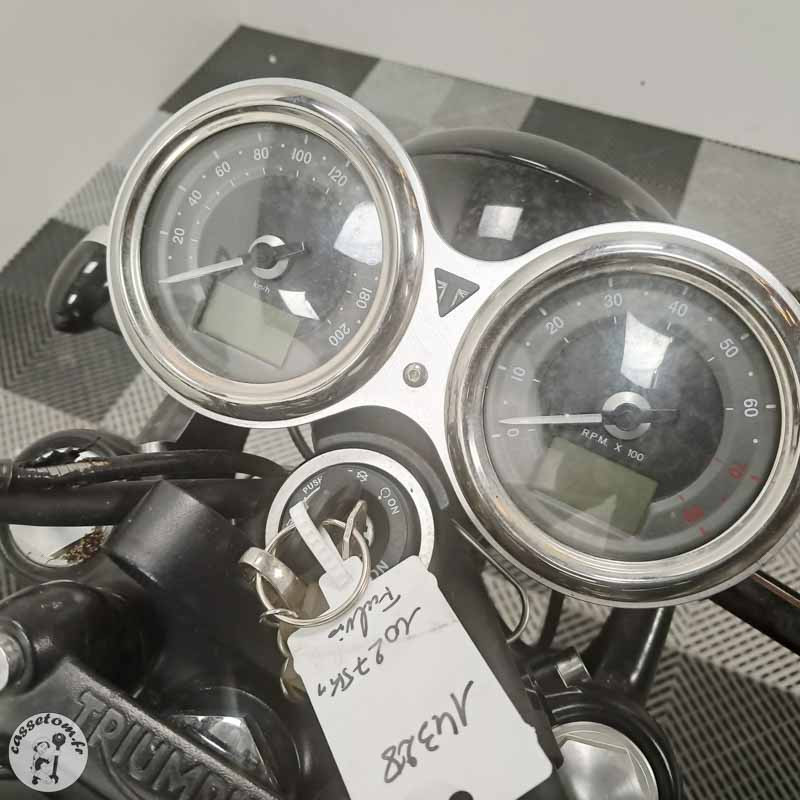 Triumph Bonneville T100 900 2017 accidentee - La Casse de l Oncle Tom