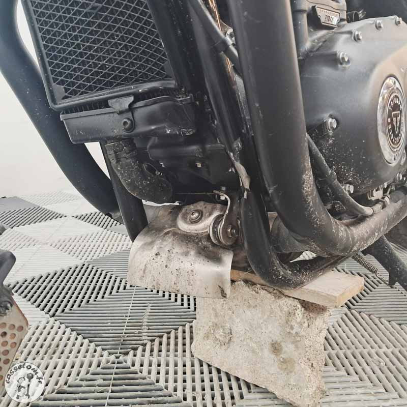 Triumph Bonneville T100 900 2017 accidentee - La Casse de l Oncle Tom