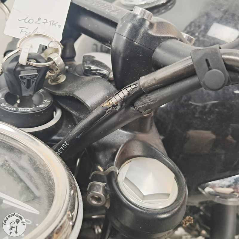 Triumph Bonneville T100 900 2017 accidentee - La Casse de l Oncle Tom