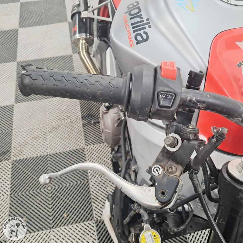 APRILIA TUONO 660 2022 accidentée - La Casse de l Oncle Tom