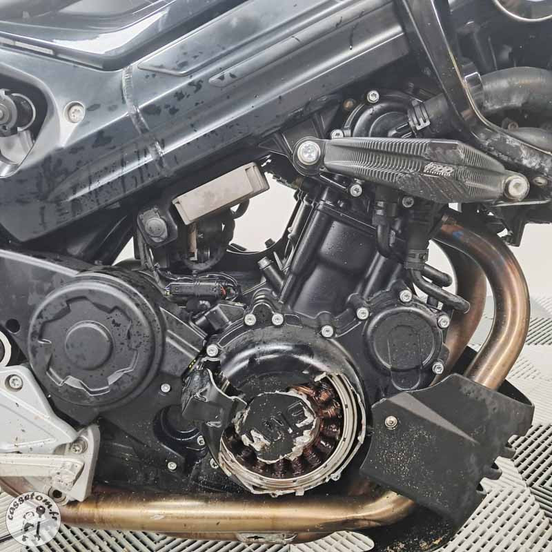 B.M.W. F800R 798 2013 accidentée - La Casse de l Oncle Tom