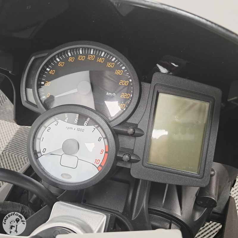 B.M.W. F800R 798 2013 accidentée - La Casse de l Oncle Tom