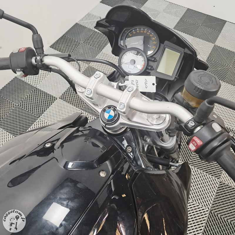B.M.W. F800R 798 2013 accidentée - La Casse de l Oncle Tom