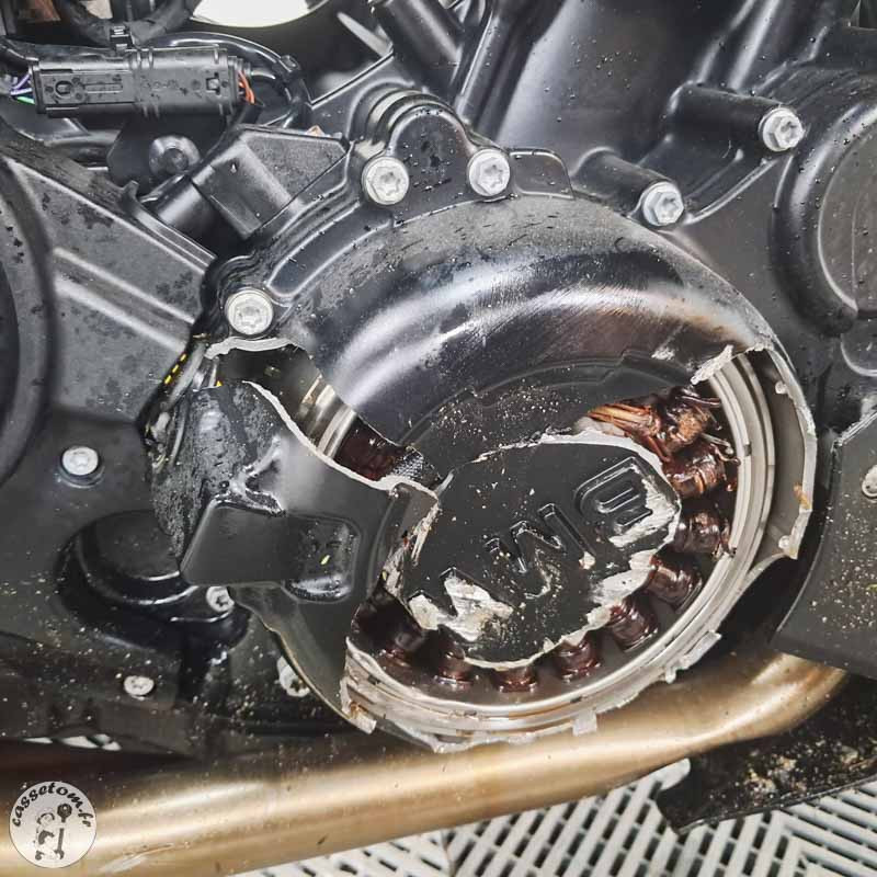 B.M.W. F800R 798 2013 accidentée - La Casse de l Oncle Tom