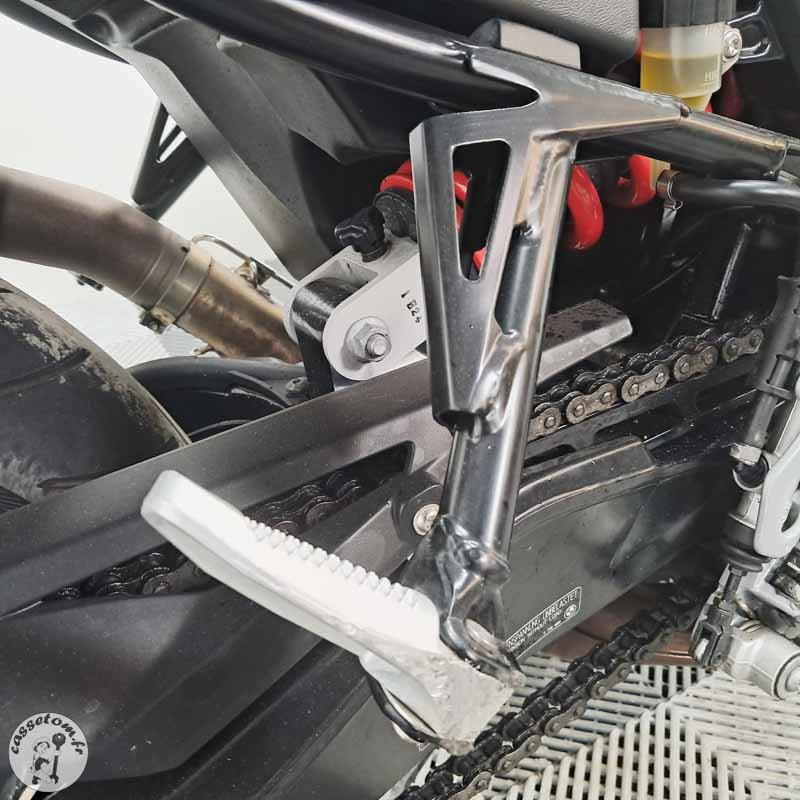B.M.W. F800R 798 2013 accidentée - La Casse de l Oncle Tom