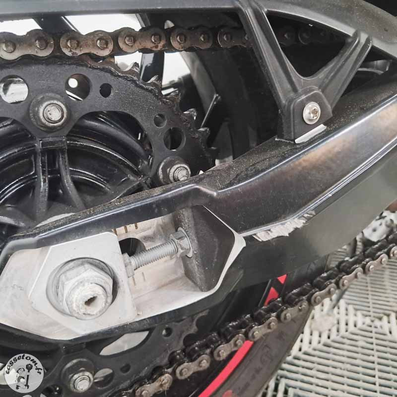 B.M.W. F800R 798 2013 accidentée - La Casse de l Oncle Tom