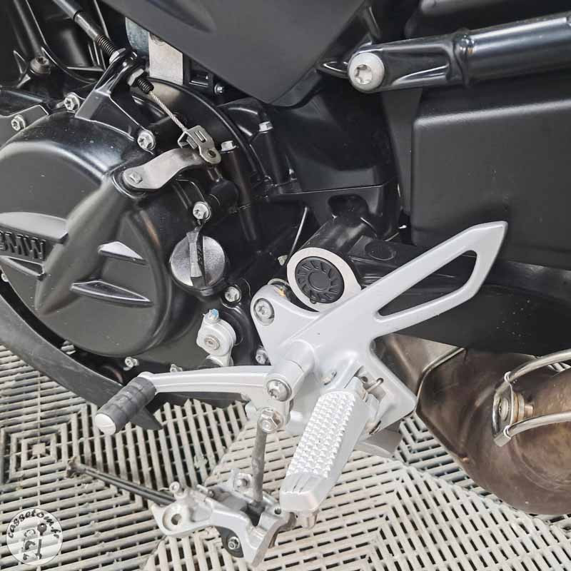 B.M.W. F800R 798 2013 accidentée - La Casse de l Oncle Tom