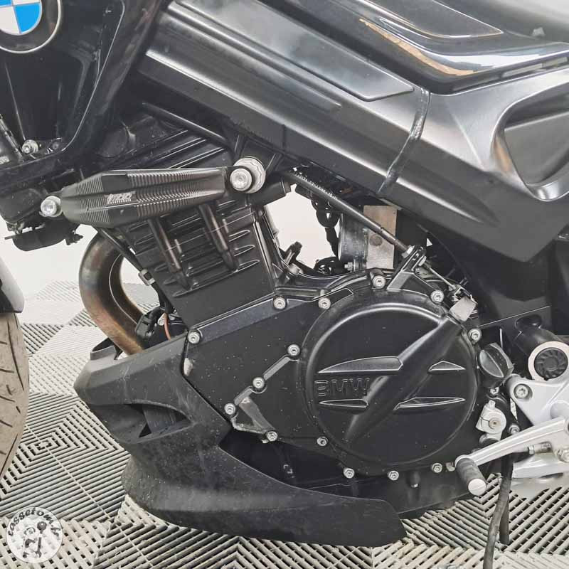 B.M.W. F800R 798 2013 accidentée - La Casse de l Oncle Tom