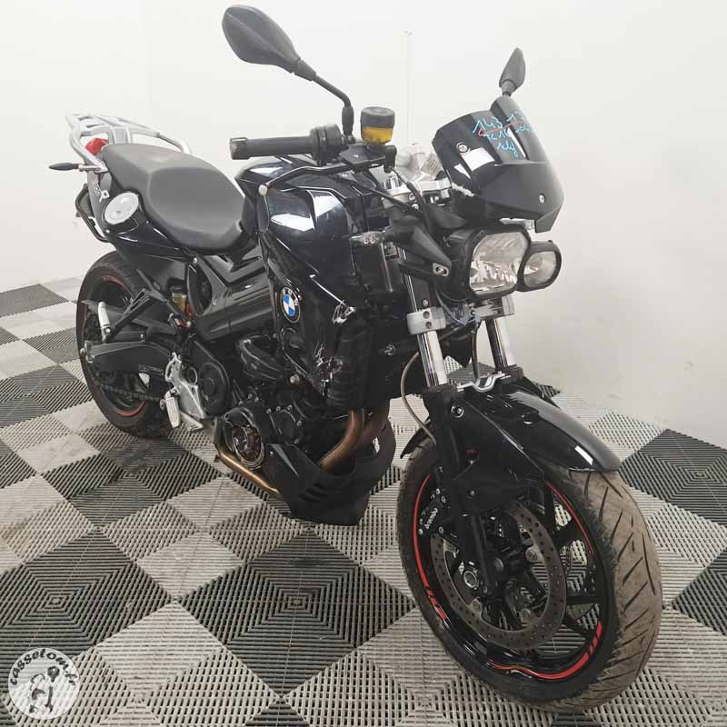 B.M.W. F800R 798 2013 accidentée - La Casse de l Oncle Tom