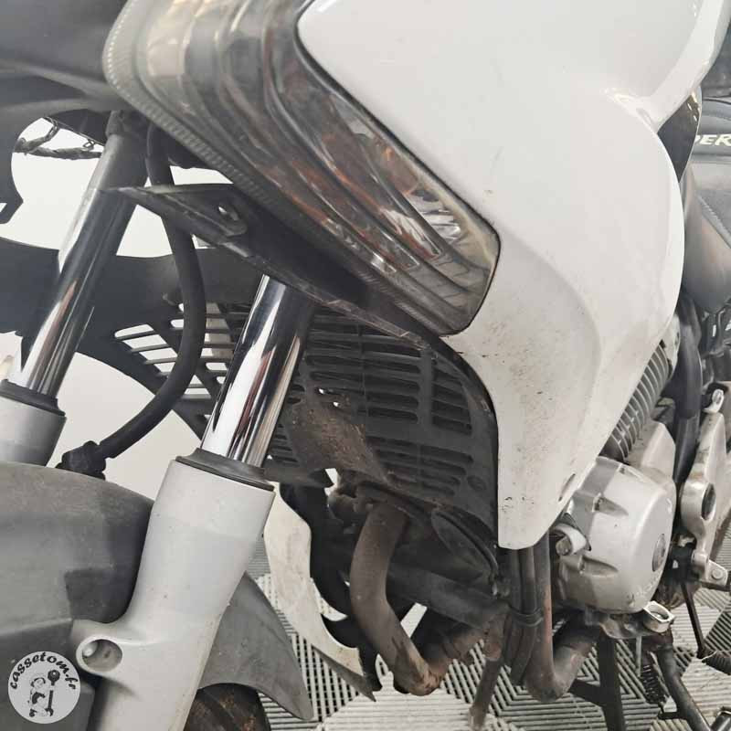 Honda XL125V Varadero 125 2009 accidentee - La Casse de l Oncle Tom