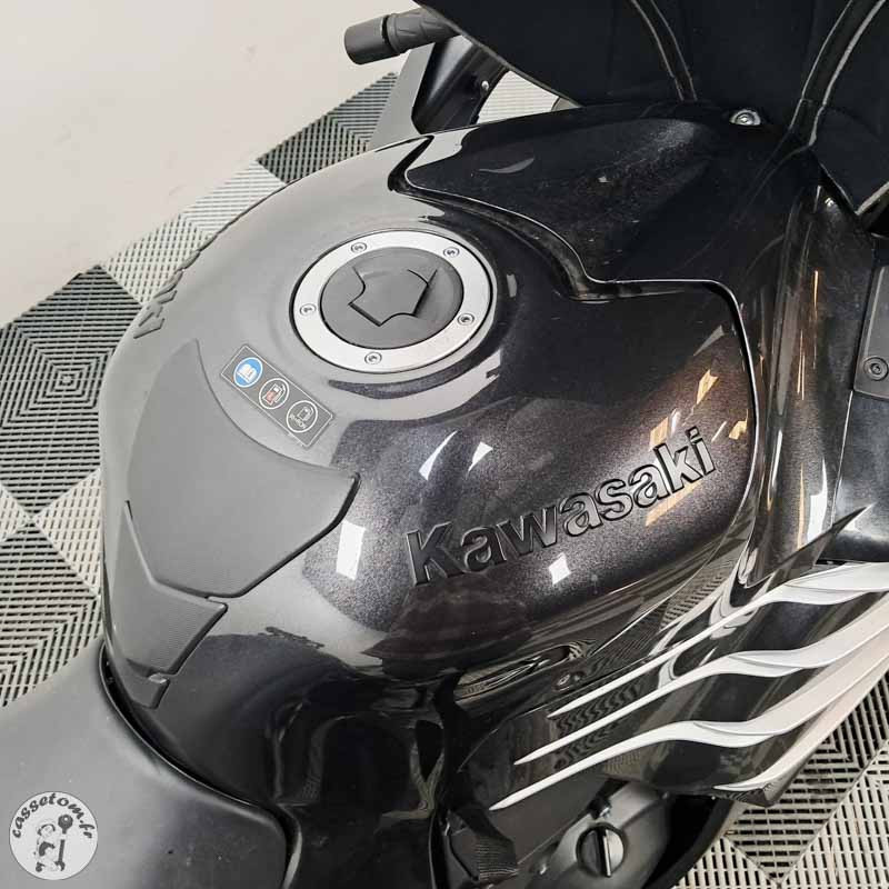 Kawasaki ZZR1400 2016 accidentée - La Casse de l'Oncle Tom