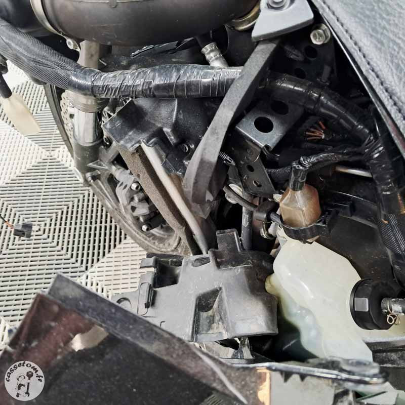 Kawasaki ZZR1400 2016 accidentée - La Casse de l'Oncle Tom