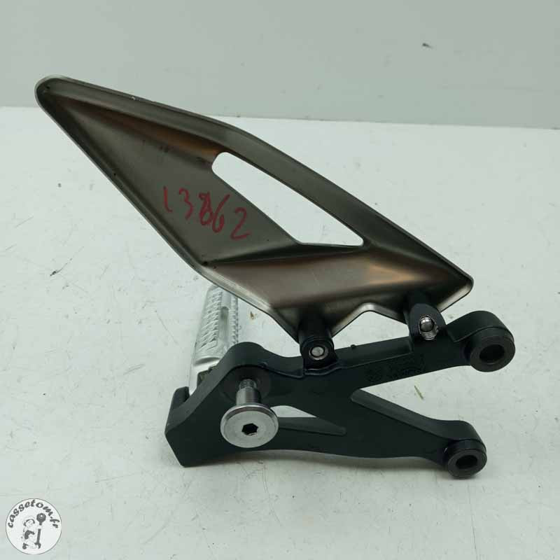 Platine avant gauche avec repose pied  Triumph 765 street triple r 2024 - Cassetom - Nos pieces motos