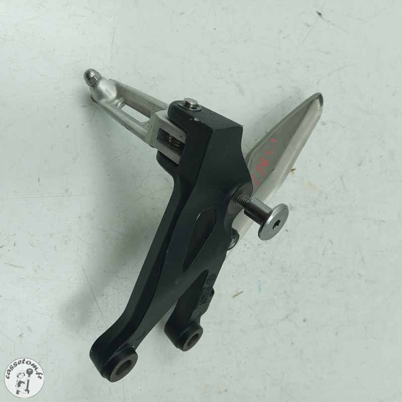 Platine avant gauche avec repose pied  Triumph 765 street triple r 2024 - Cassetom - Nos pieces motos