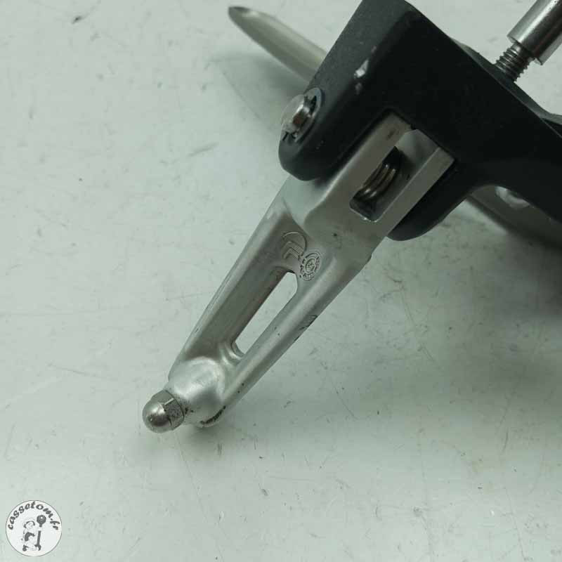 Platine avant gauche avec repose pied  Triumph 765 street triple r 2024 - Cassetom - Nos pieces motos