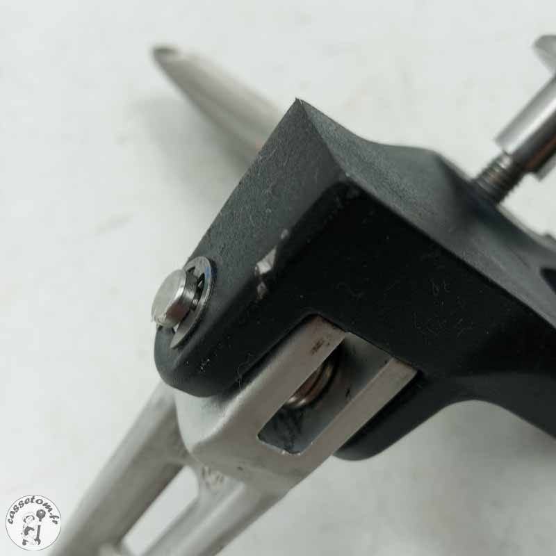 Platine avant gauche avec repose pied  Triumph 765 street triple r 2024 - Cassetom - Nos pieces motos