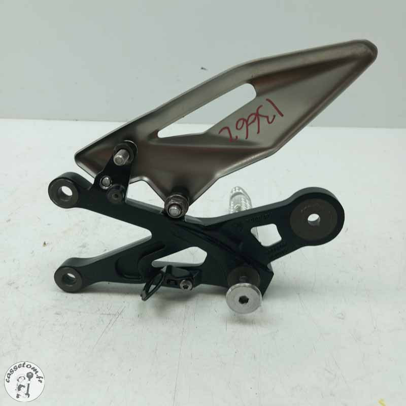 Platine avant droit avec repose pied  Triumph 765 street triple r 2024 - Cassetom - Nos pieces motos