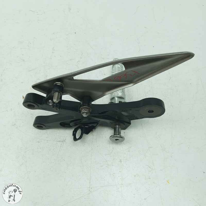Platine avant droit avec repose pied  Triumph 765 street triple r 2024 - Cassetom - Nos pieces motos