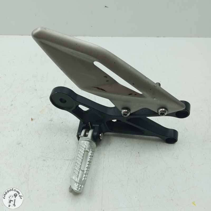 Platine avant droit avec repose pied  Triumph 765 street triple r 2024 - Cassetom - Nos pieces motos