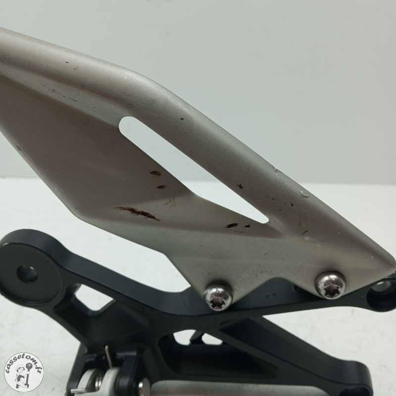 Platine avant droit avec repose pied  Triumph 765 street triple r 2024 - Cassetom - Nos pieces motos
