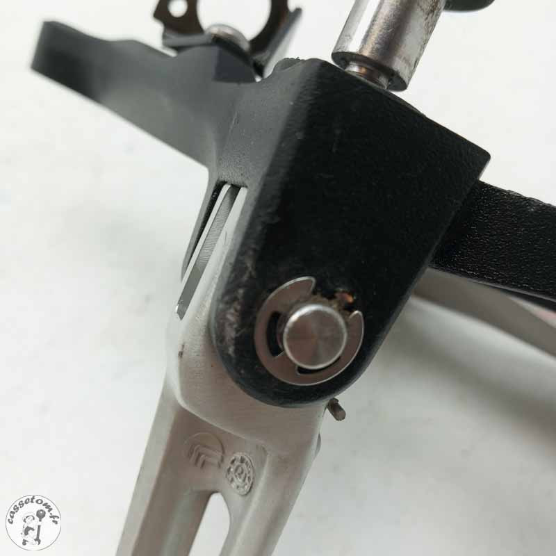 Platine avant droit avec repose pied  Triumph 765 street triple r 2024 - Cassetom - Nos pieces motos