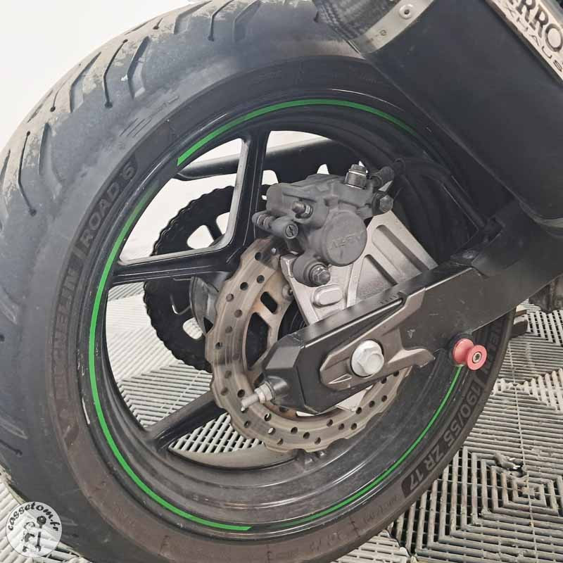 KAWASAKI Z800 806 2015 accidentée - La Casse de l Oncle Tom
