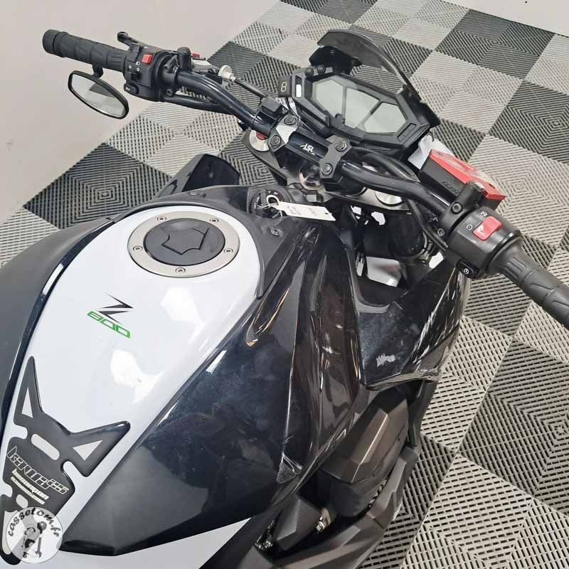 KAWASAKI Z800 806 2015 accidentée - La Casse de l Oncle Tom
