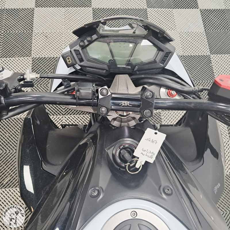 KAWASAKI Z800 806 2015 accidentée - La Casse de l Oncle Tom