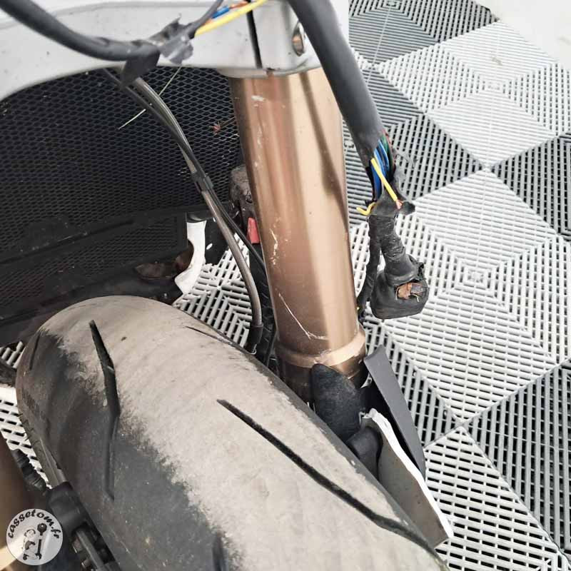 TRIUMPH SPEED TRI 1050 2013 accidentée - La Casse de l Oncle Tom