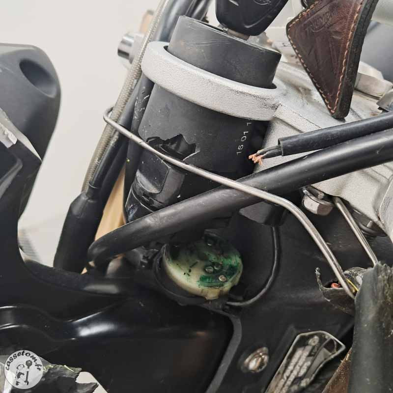 TRIUMPH SPEED TRI 1050 2013 accidentée - La Casse de l Oncle Tom