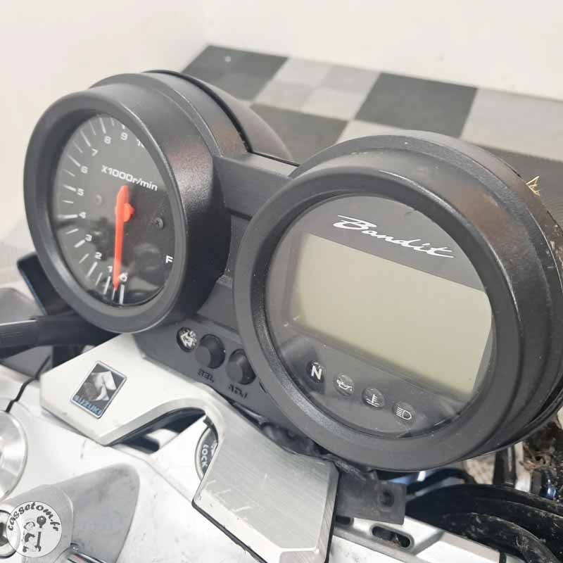 SUZUKI GSF650 656 2008 accidentée - La Casse de l Oncle Tom