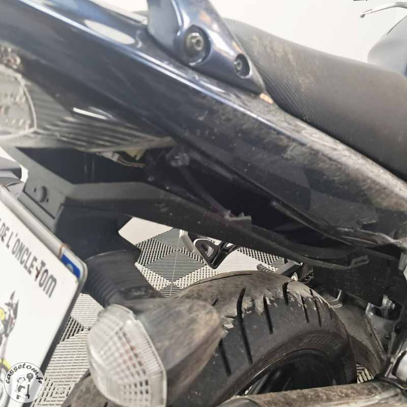 SUZUKI GSF650 656 2008 accidentée - La Casse de l Oncle Tom