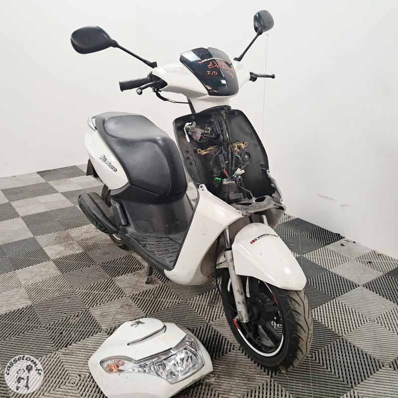 Peugeot Kisbee 50 2019 accidente - La Casse de l Oncle Tom